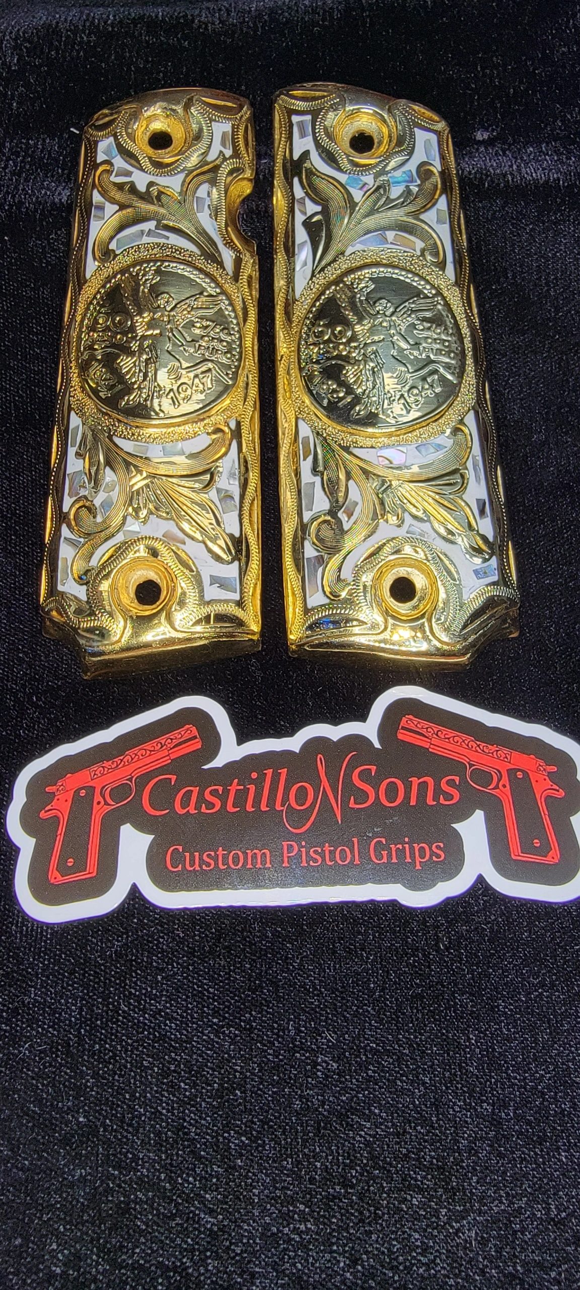 Cachas doradas 1911 con Centenario y resina blanca