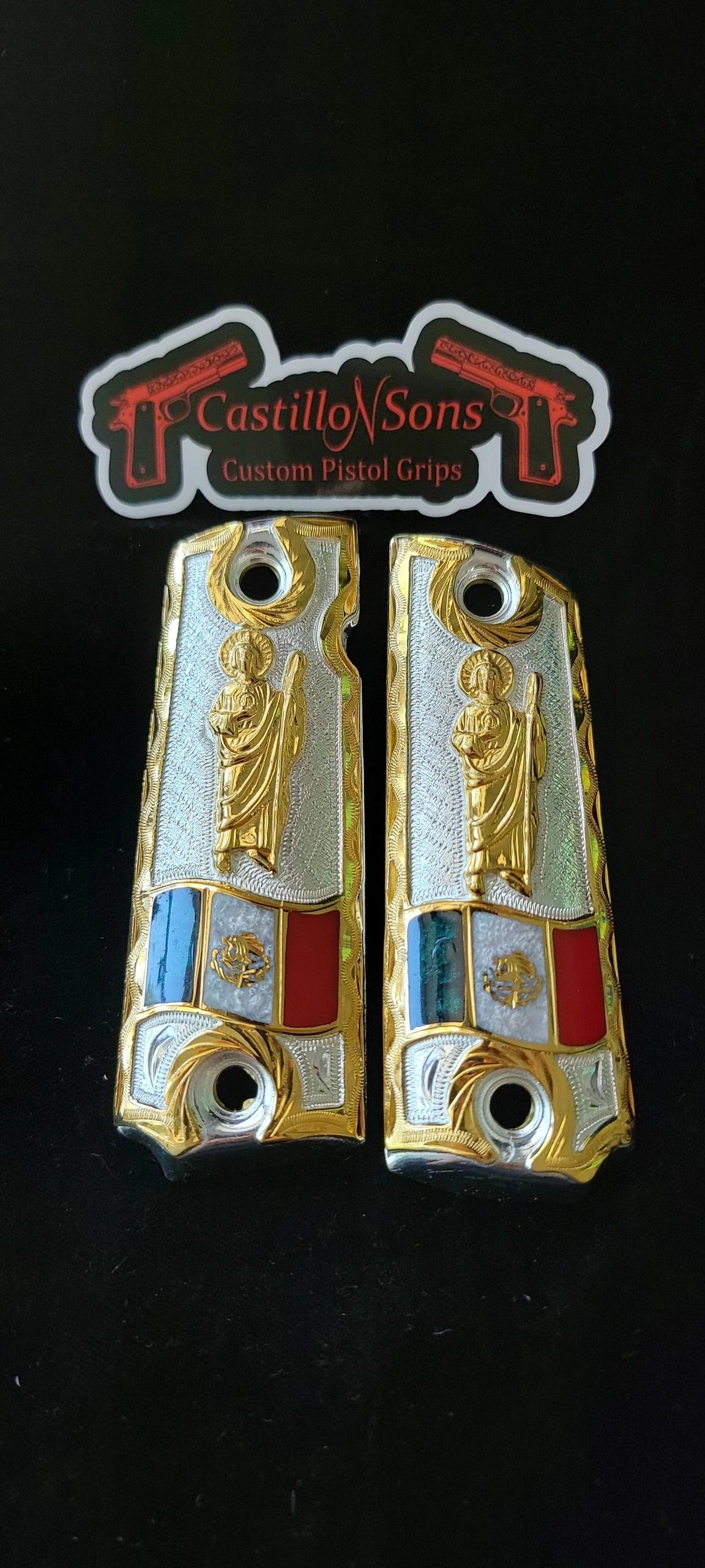 Cachas 1911 de San Judas con bandera mexicana